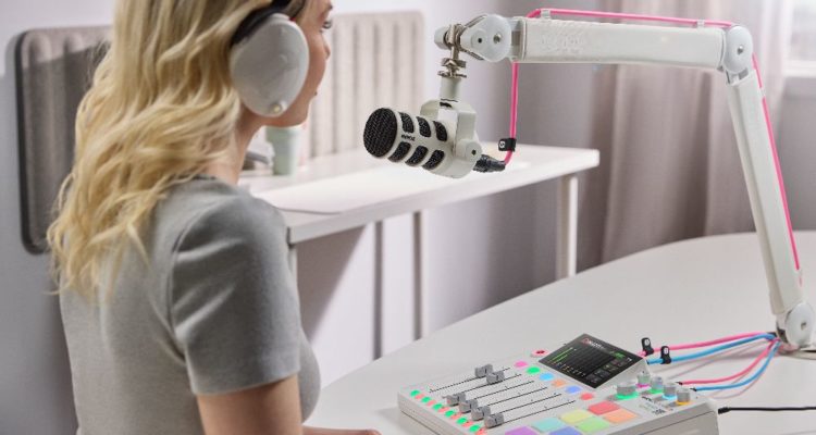 En puro blanco polar, RODE PodMic USB White llega como "versátil micrófono dinámico para broadcast"