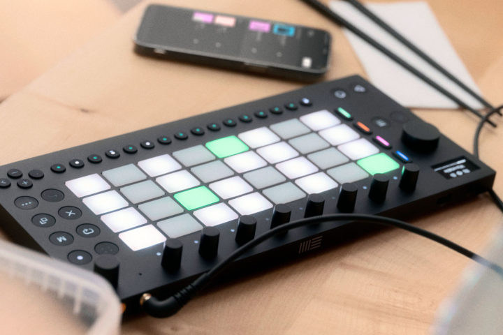 Haz clic en 'Play' para ver el vídeo oficial de lanzamiento de Ableton Move