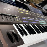 Behringer BX1 fusiona el pasado mágico de Yamaha DX1 y CS-80 con el presente de los sintetizadores